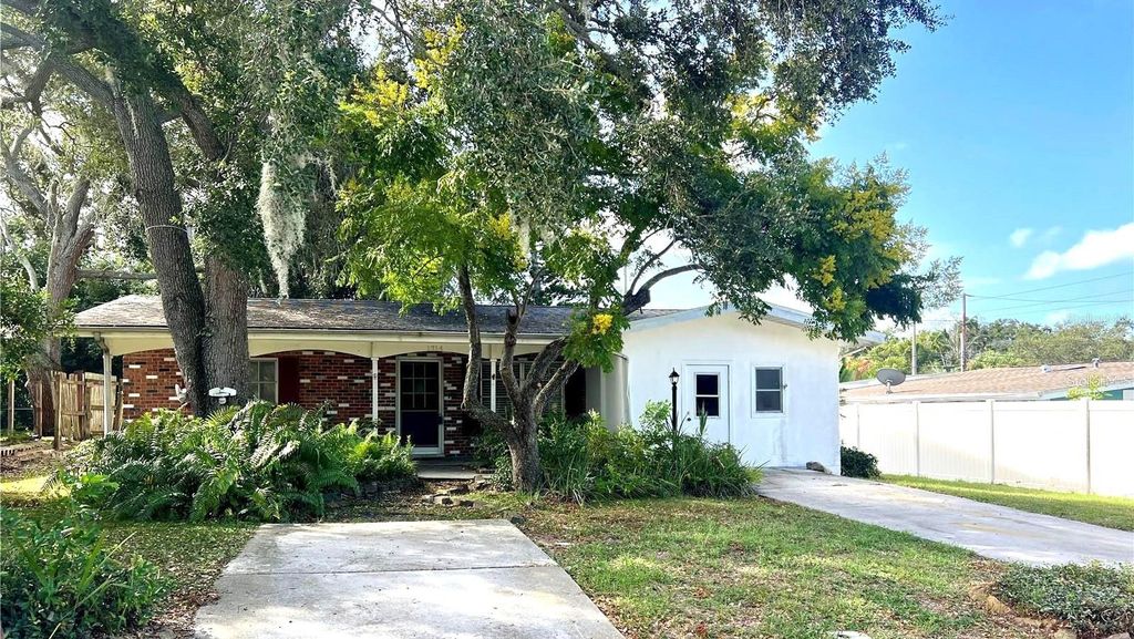 Photo of 1314 Hawaii Avenue, Palm Harbor, FL 34683 (MLS # TB8434341)