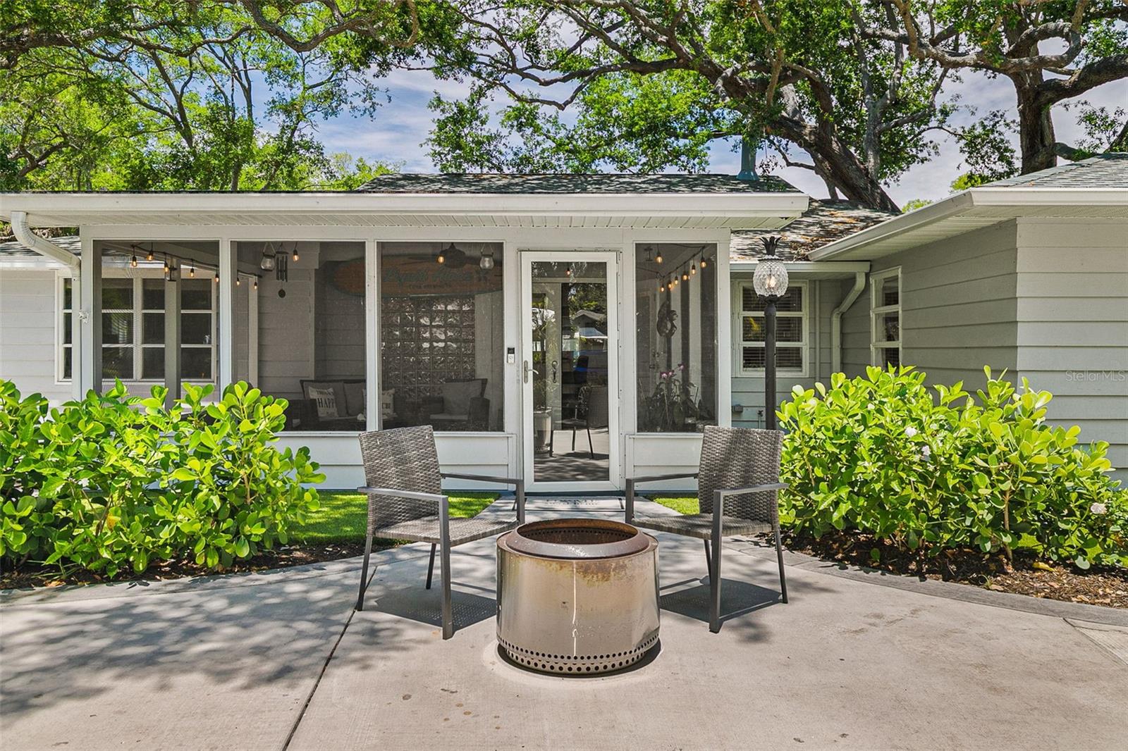 2215 HIBISCUS STREET