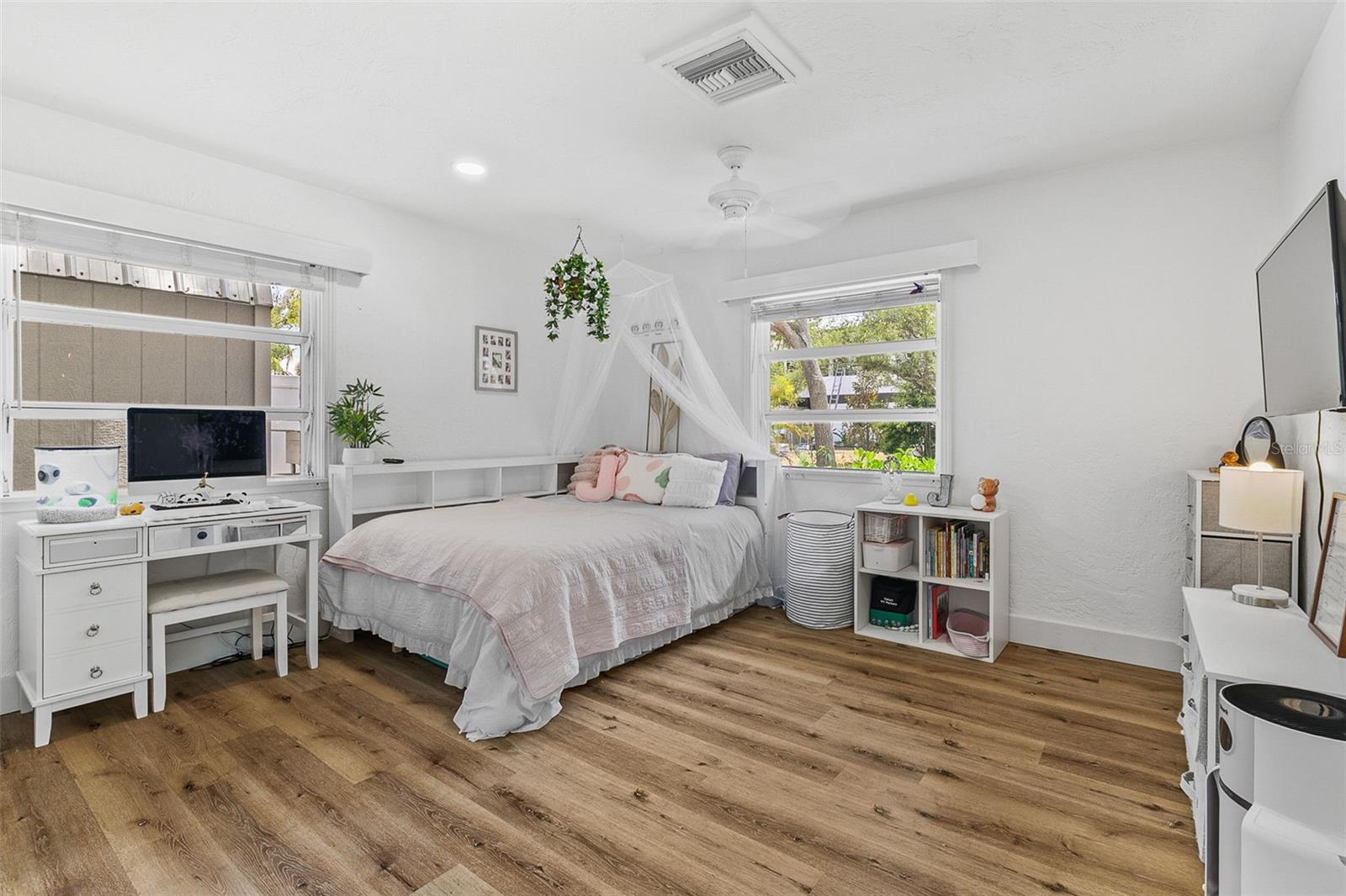 GREENWICH - Residential