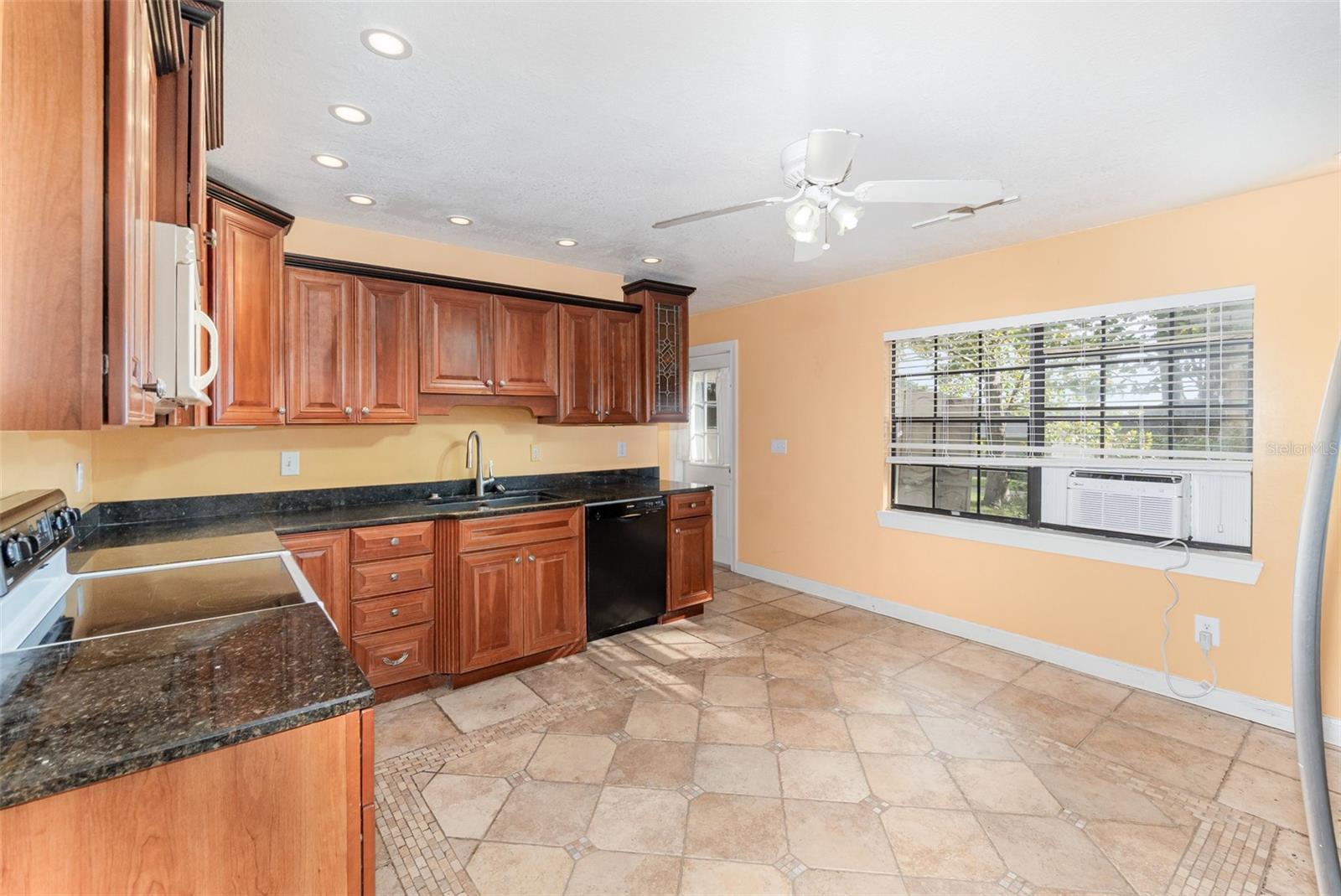 JENNIFER ESTATES - Residential