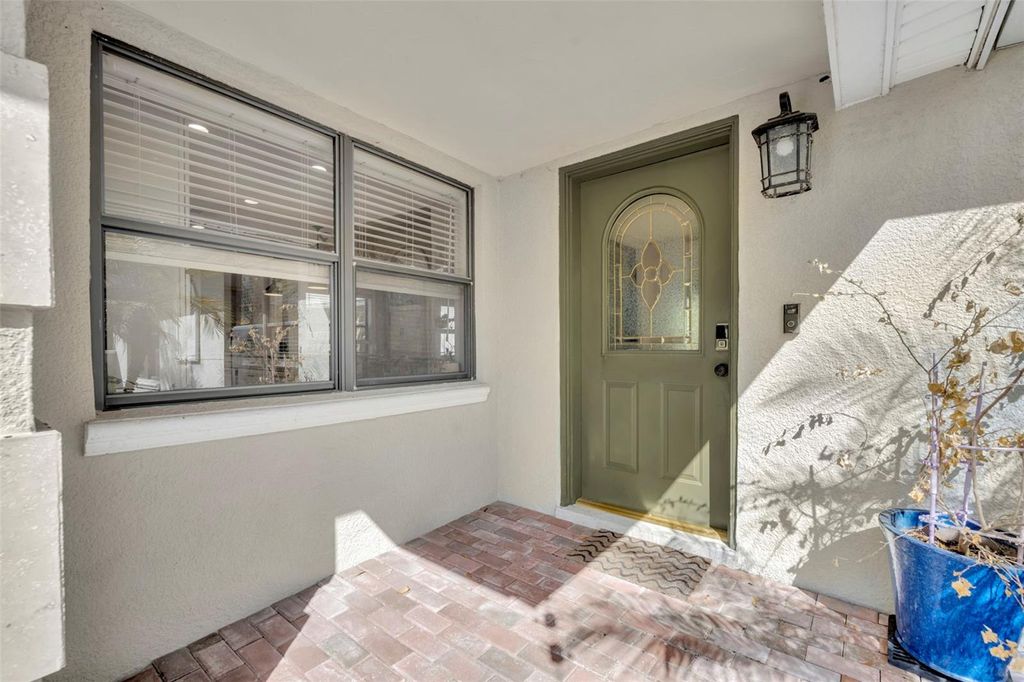 Photo of 1081 Lake Weldona Drive, Orlando, FL 32806 (MLS # O6394335)