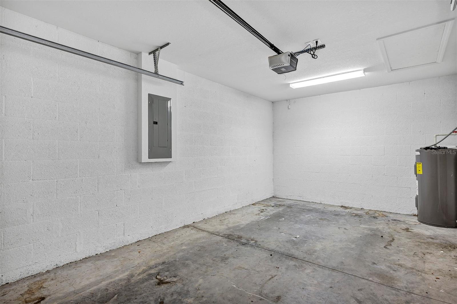 SEC 24 TWP 16 RGE 23 PLAT BOOK J PAGE 294 SILVER S - Residential Lease