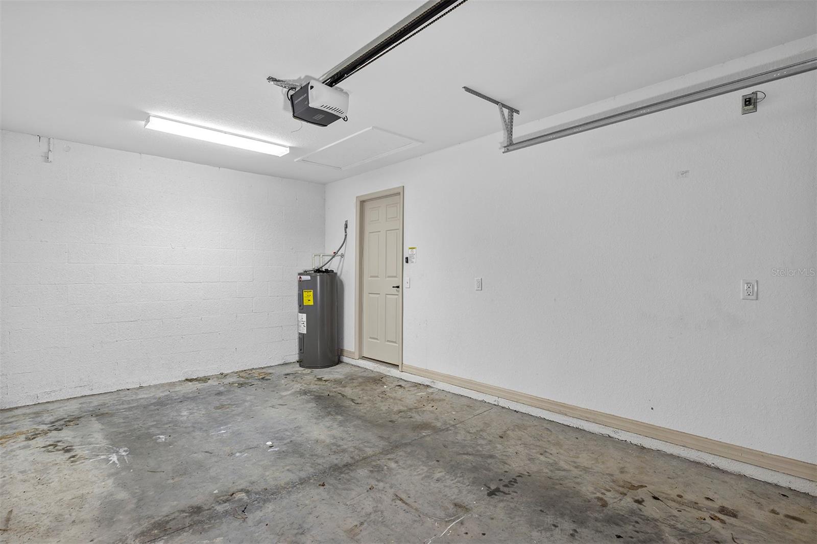 SEC 24 TWP 16 RGE 23 PLAT BOOK J PAGE 294 SILVER S - Residential Lease