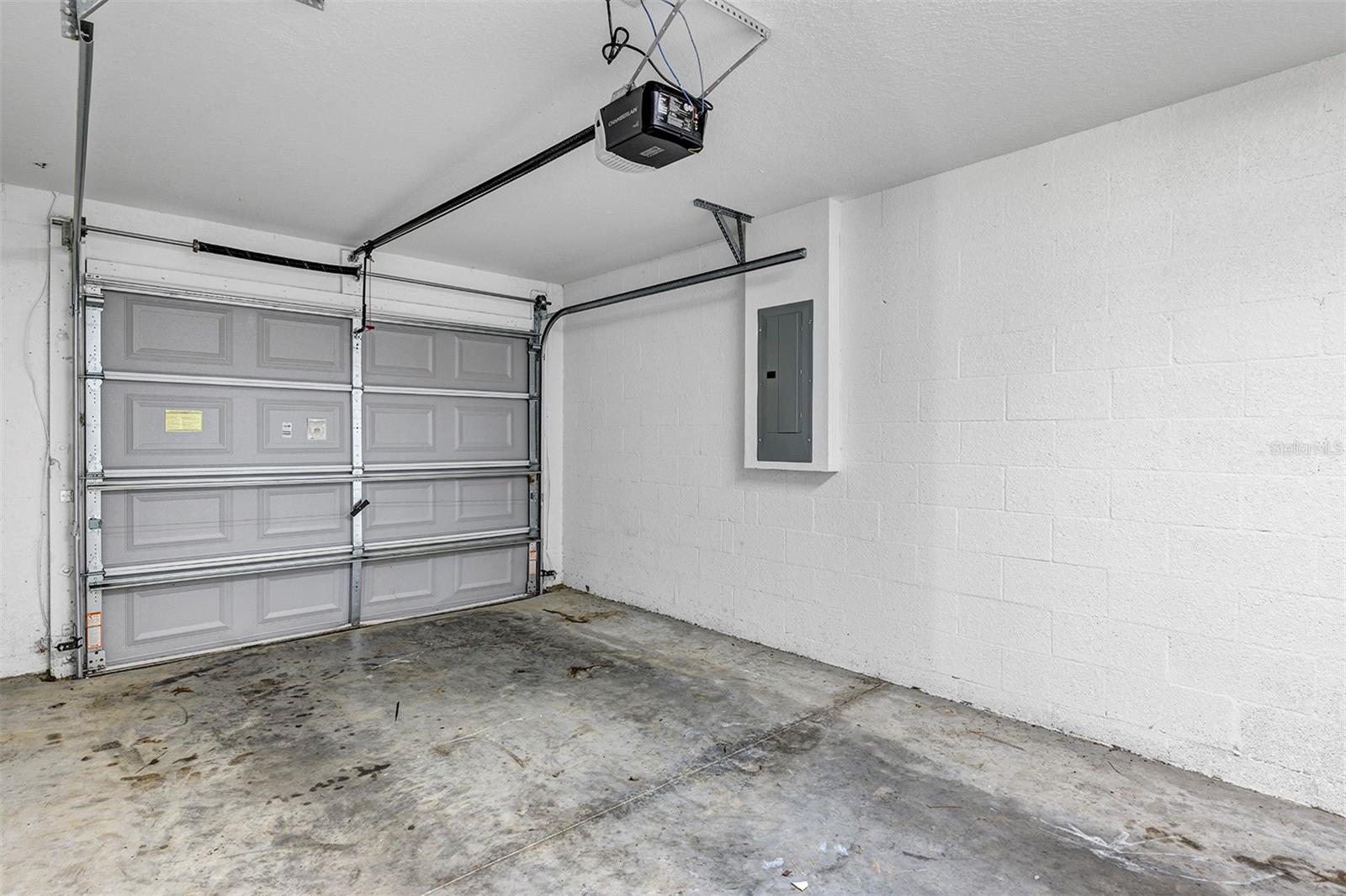 SEC 24 TWP 16 RGE 23 PLAT BOOK J PAGE 294 SILVER S - Residential Lease