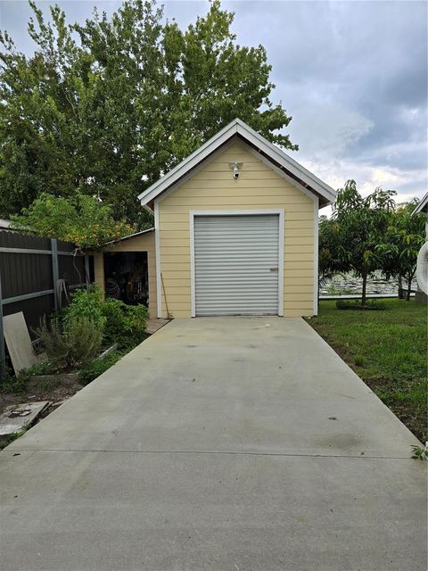 A home in LAND O LAKES