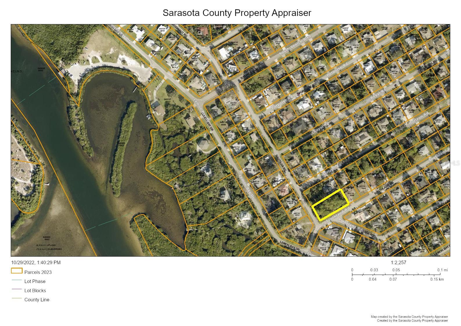 Awesome opportunity to buy double building lot (200x100) in South Venice that is walking distance to the beach ferry and boat ramp. You can build 2 separate homes or have extra land to accommodate your own needs. South Venice is building out fast and very few larger properties are left. Don't let this chance pass you buy. Great location with convenient access to local shops and amenities. Just 0.3 miles from the South Venice Boat Ramp and Beach Ferry. Under 4 miles to Manasota Beach. 2.2 miles to Walmart, 6 miles to downtown Venice, 6.5 miles to I 75 Jacaranda exit.