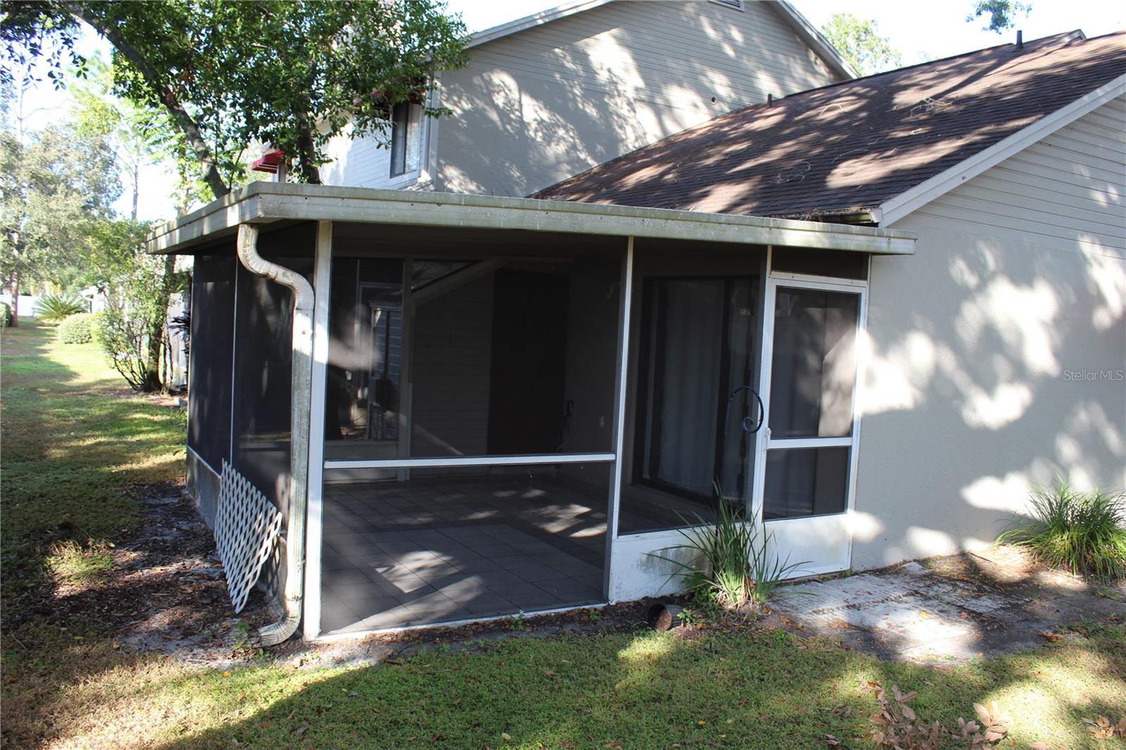 LAURELON VILLAGE OF MEADOWOOD - Residential Lease