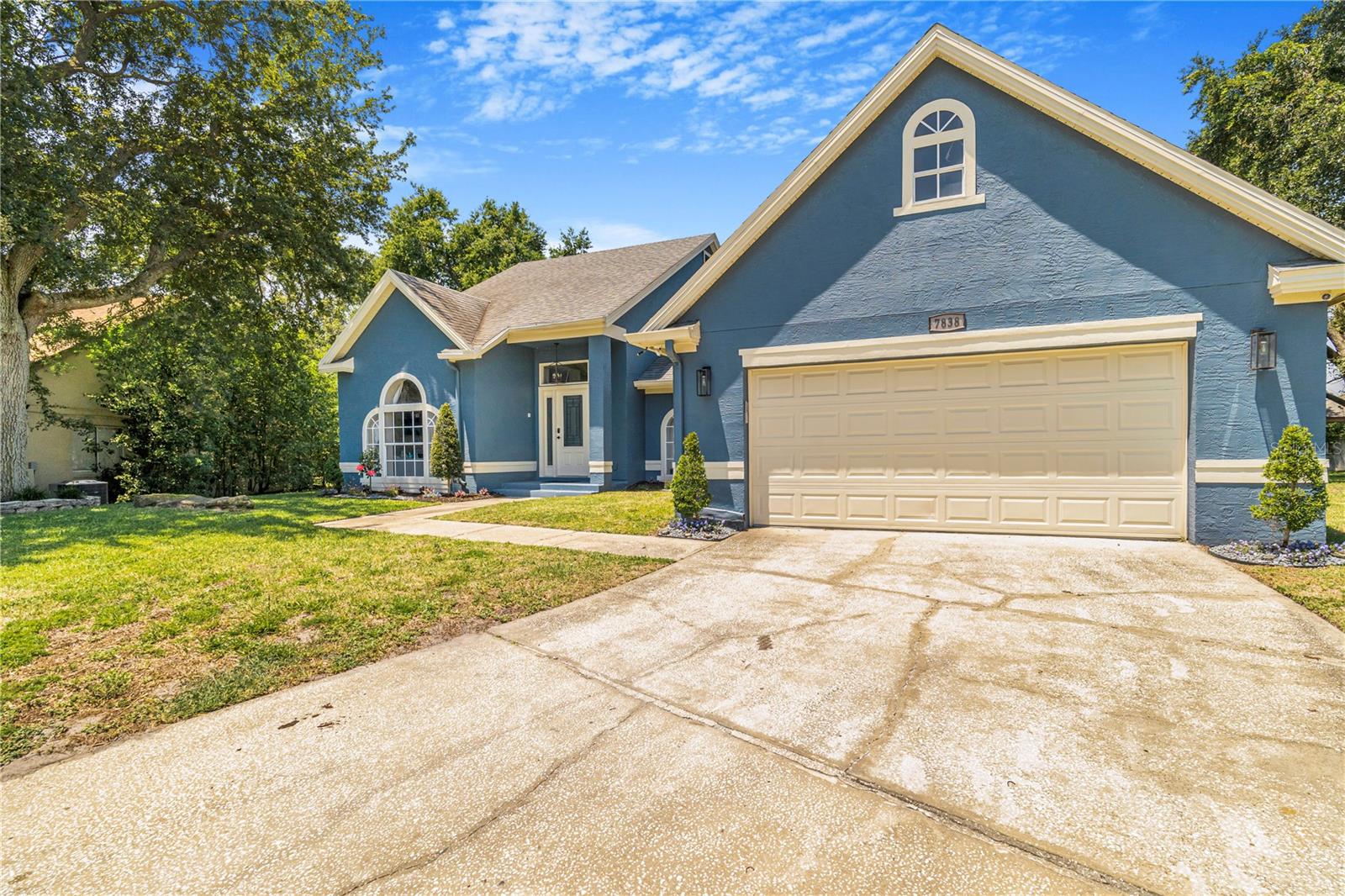 7838 ROLLINGRIDGE COURT
