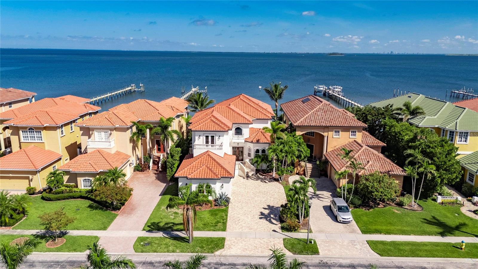 BAY VISTA - Residential