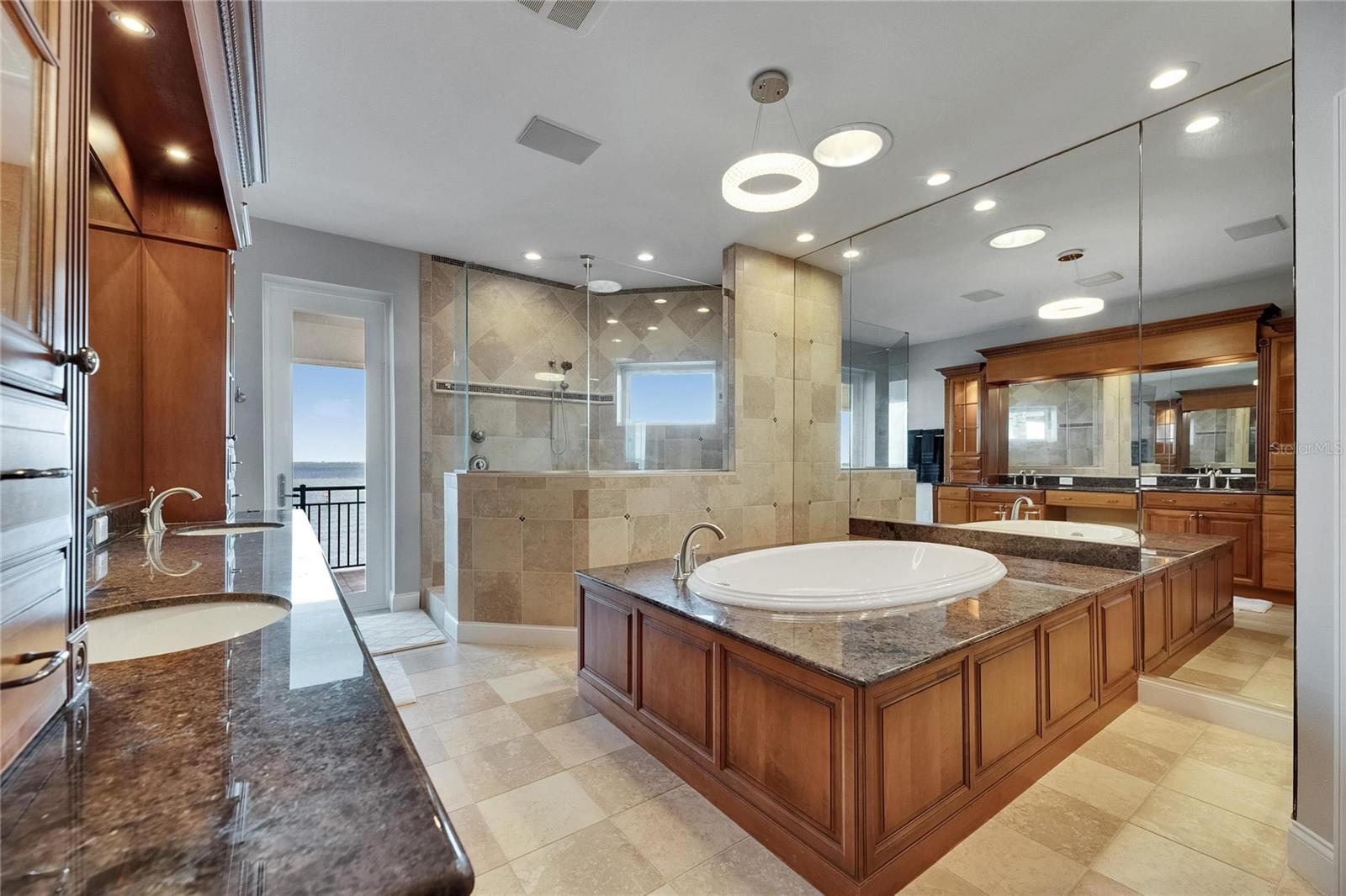 BAY VISTA - Residential