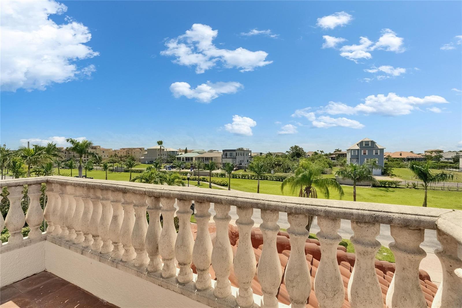 BAY VISTA - Residential