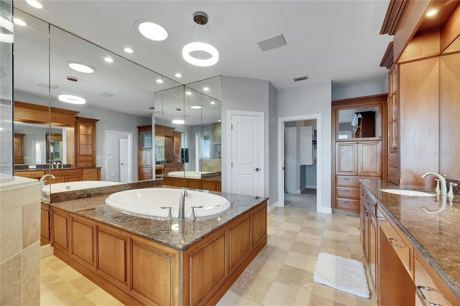 BAY VISTA - Residential