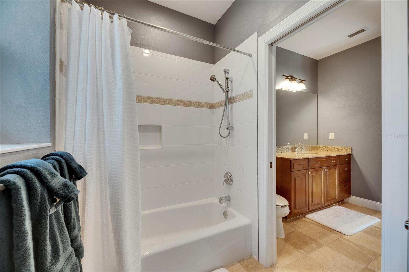 BAY VISTA - Residential