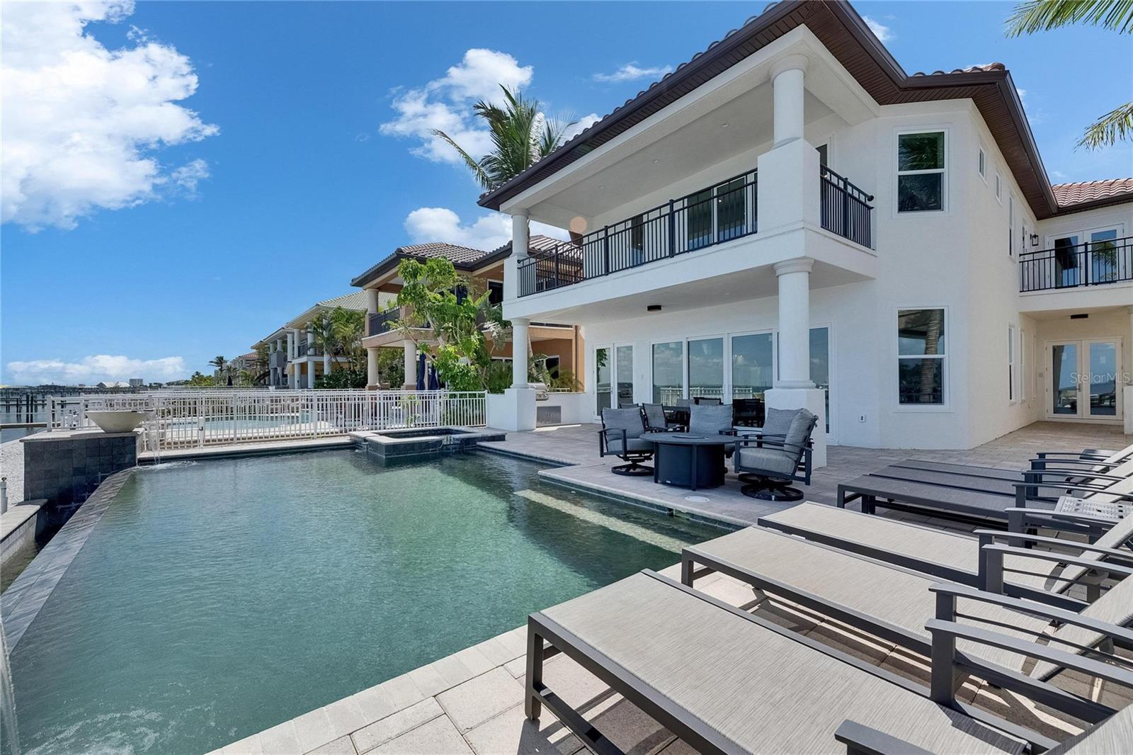 BAY VISTA - Residential