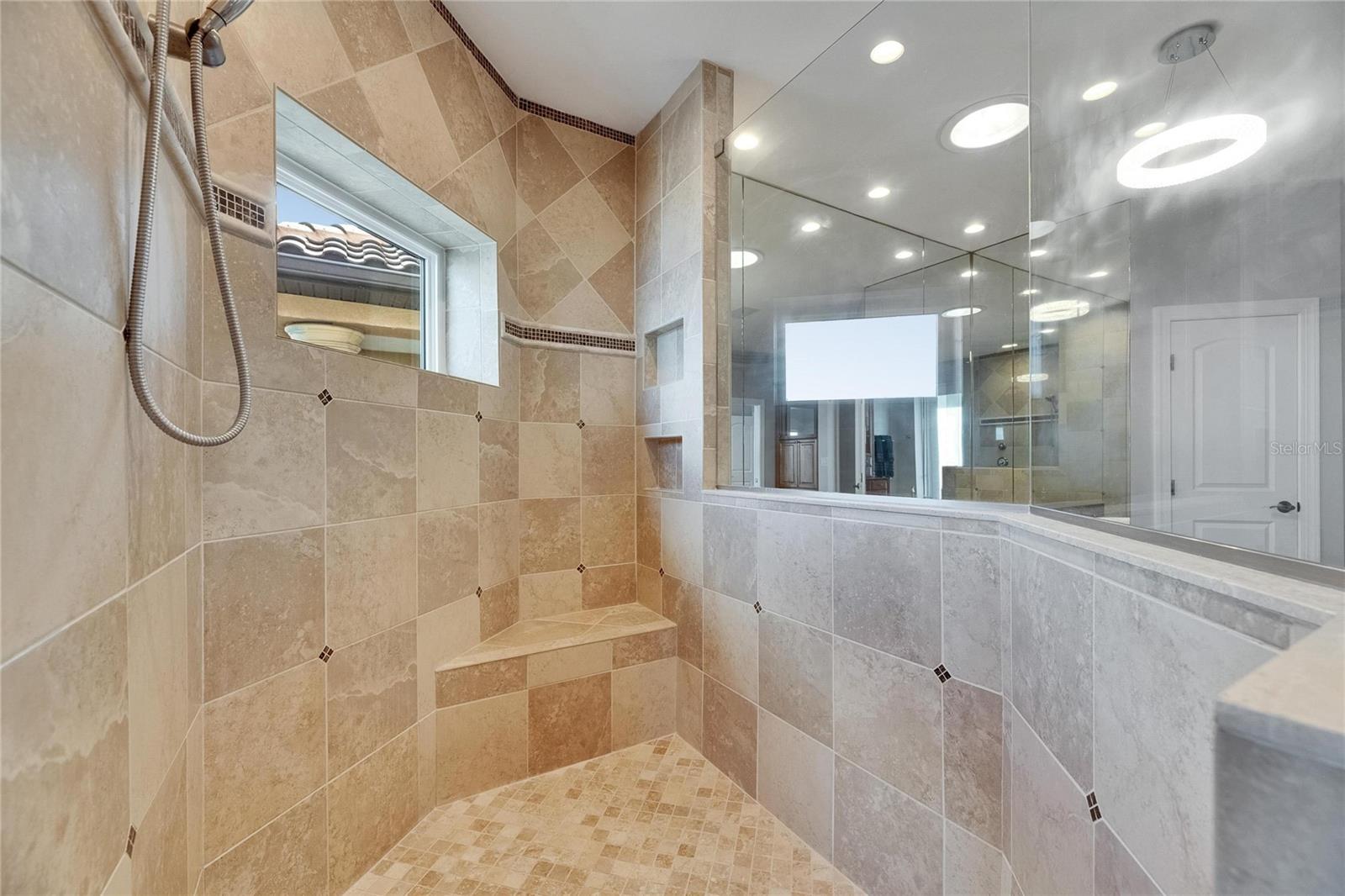 BAY VISTA - Residential