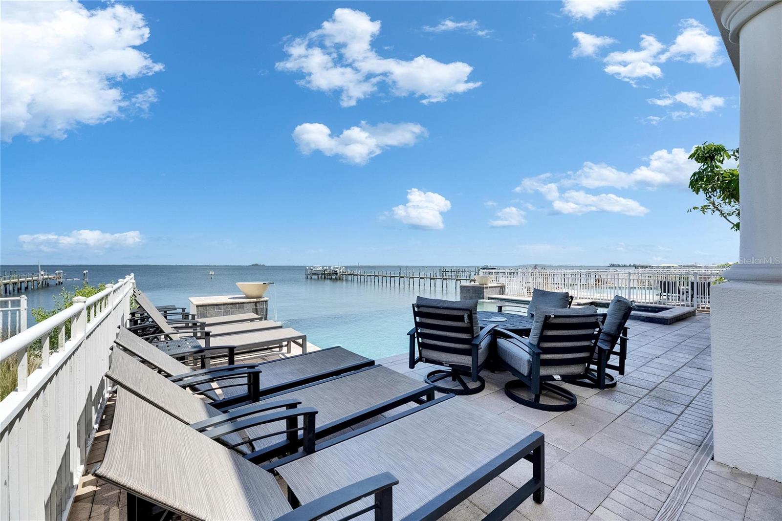 BAY VISTA - Residential