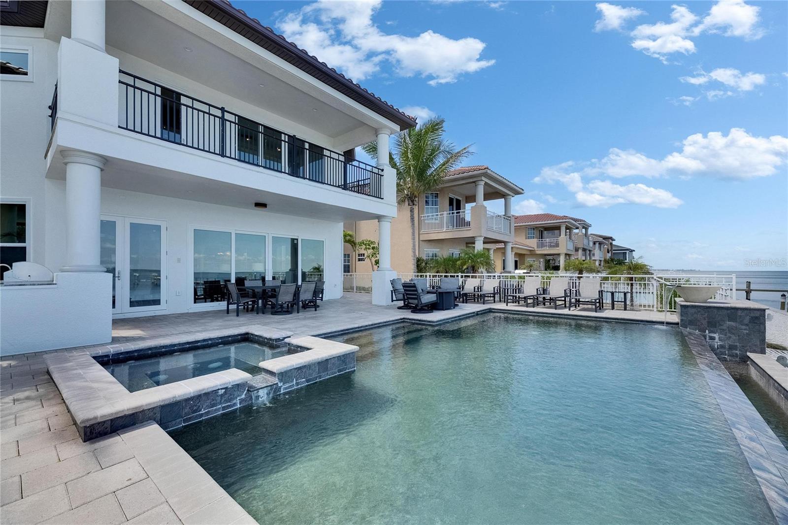 BAY VISTA - Residential