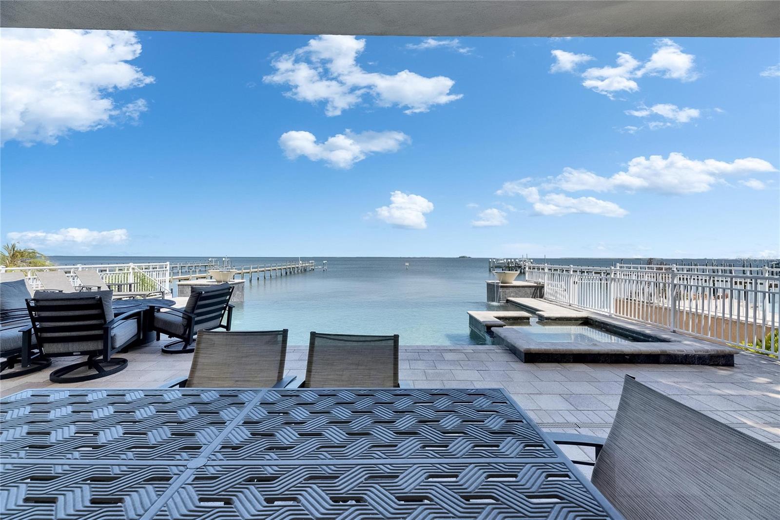 BAY VISTA - Residential