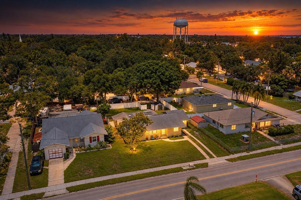 Photo of 710 26th Street W, Bradenton, FL 34205 (MLS # A4709749)