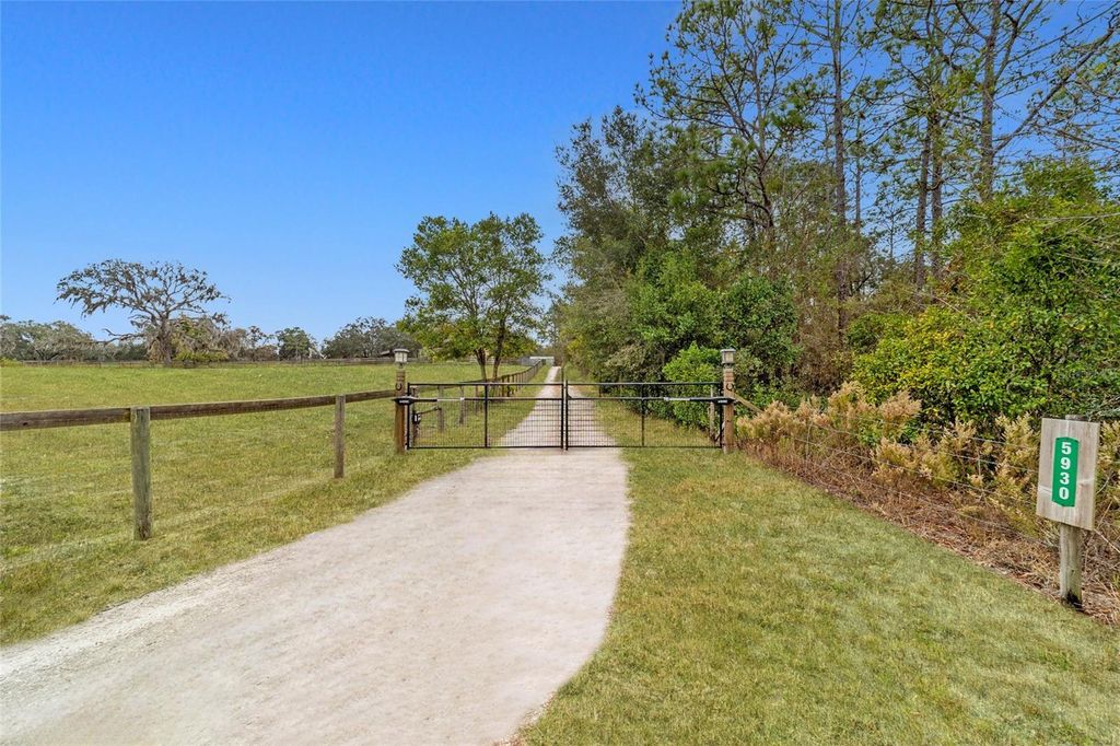 Photo of 5930 W Knoxville Lane, Dunnellon, FL 34433 (MLS # OM715073)