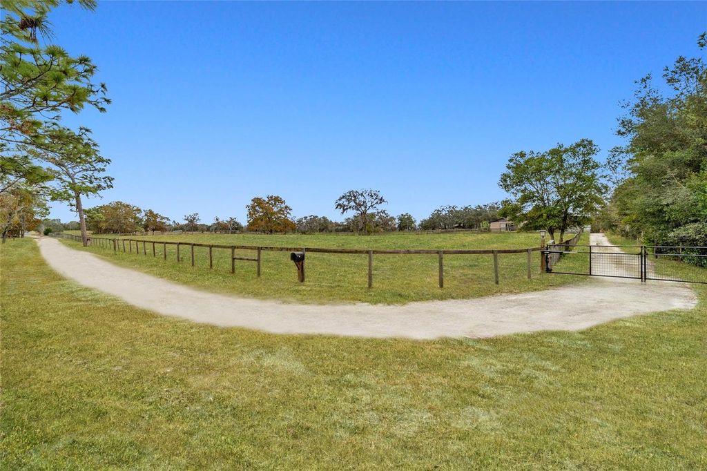 Photo of 5930 W Knoxville Lane, Dunnellon, FL 34433 (MLS # OM715073)