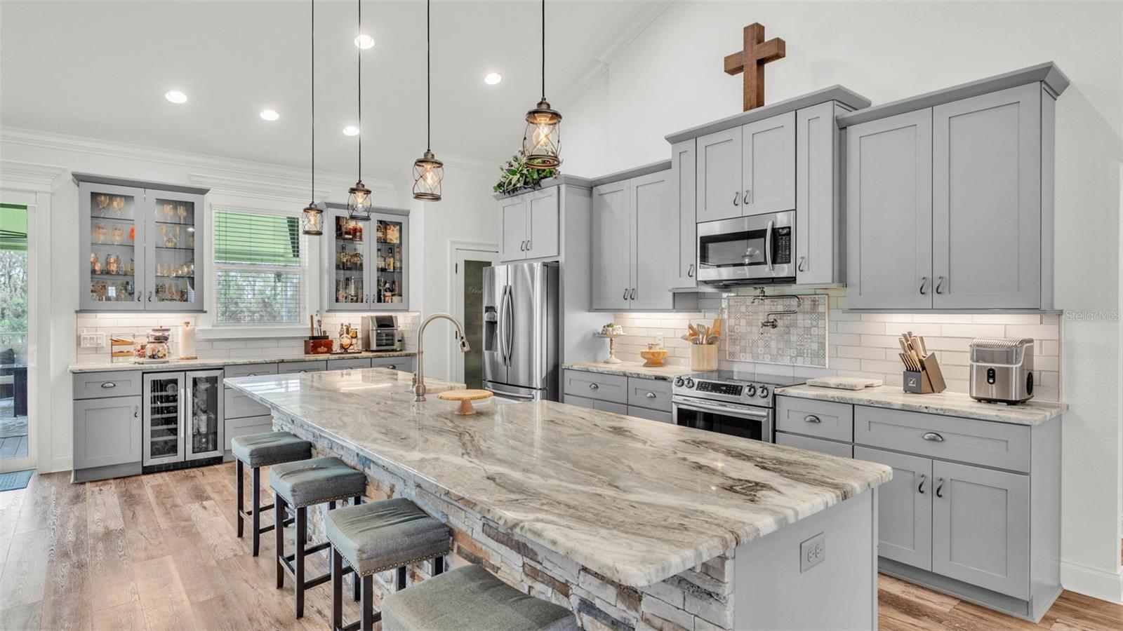 1044 TIMBERS DRIVE