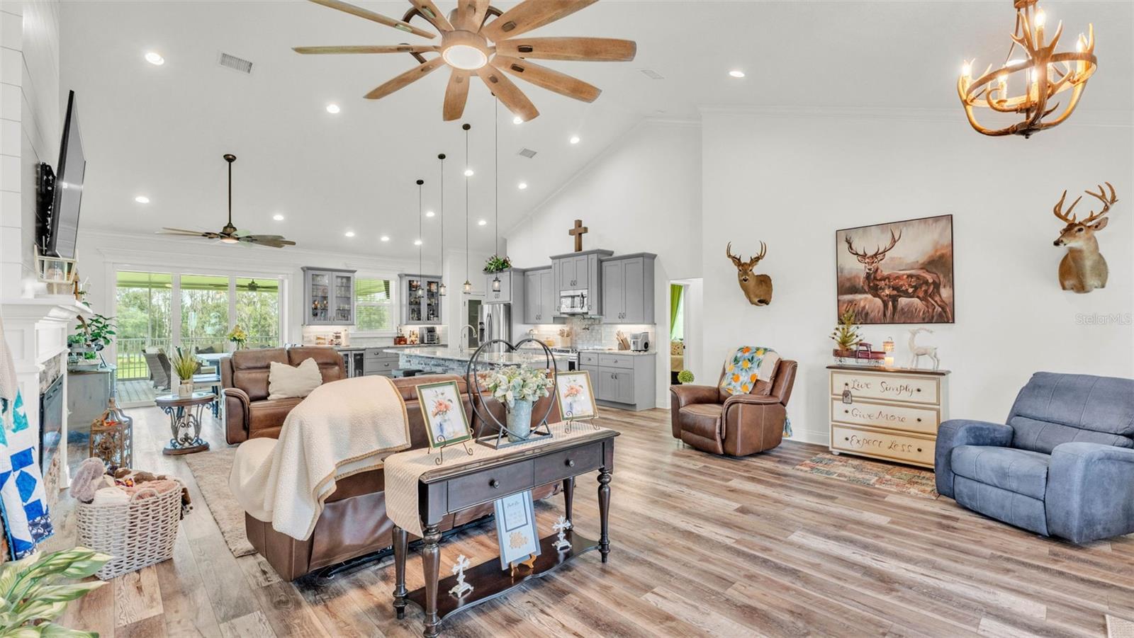 1044 TIMBERS DRIVE