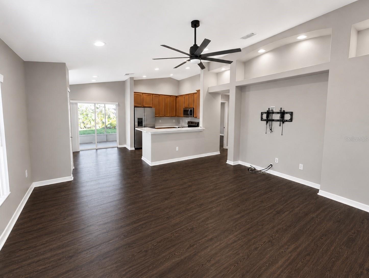 WATERS EDGE 01 - Residential Lease