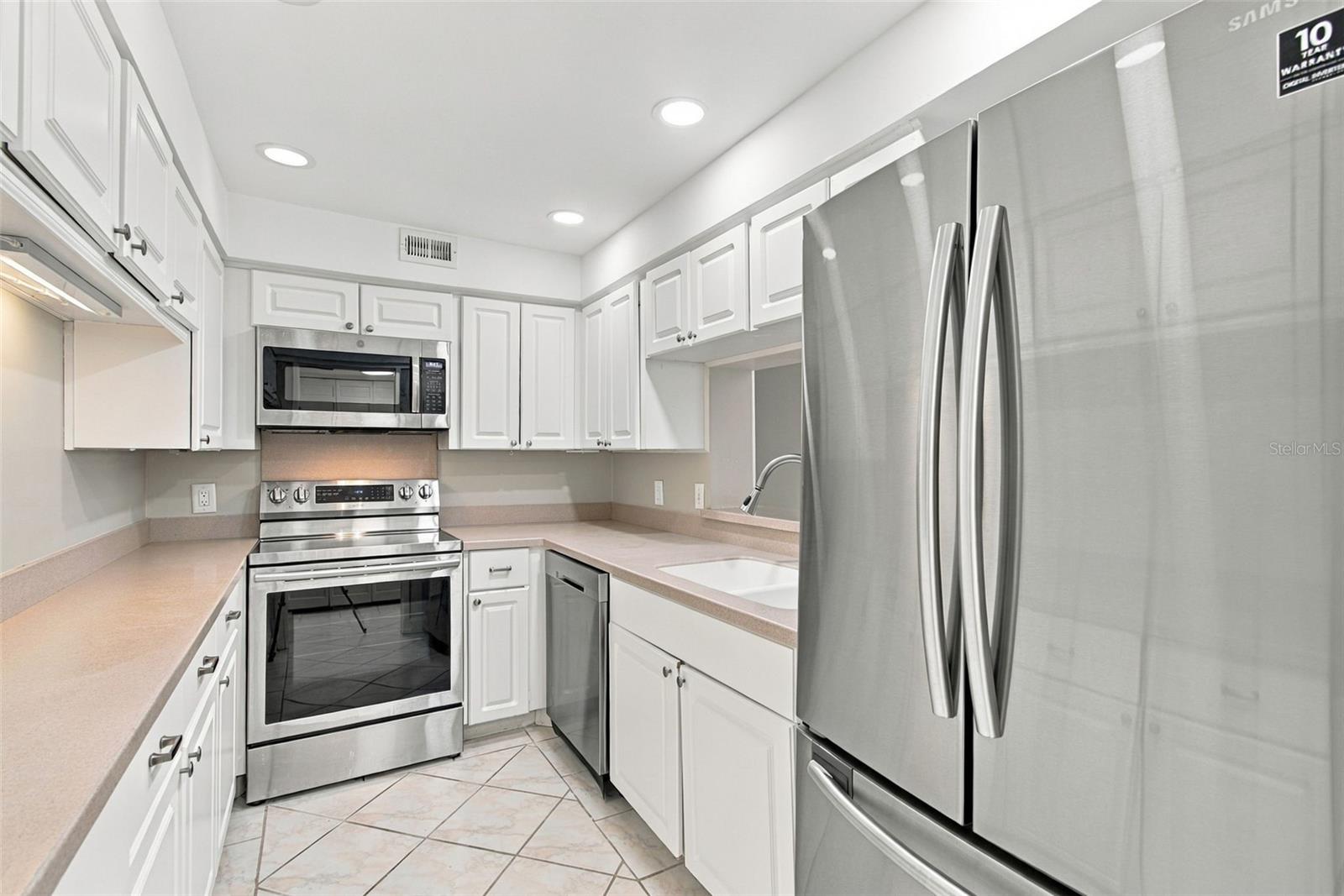 4141 BAYSHORE BOULEVARD 1106