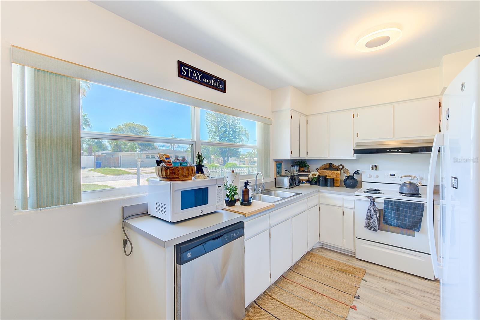 PALM GARDEN MANOR - Residential Lease