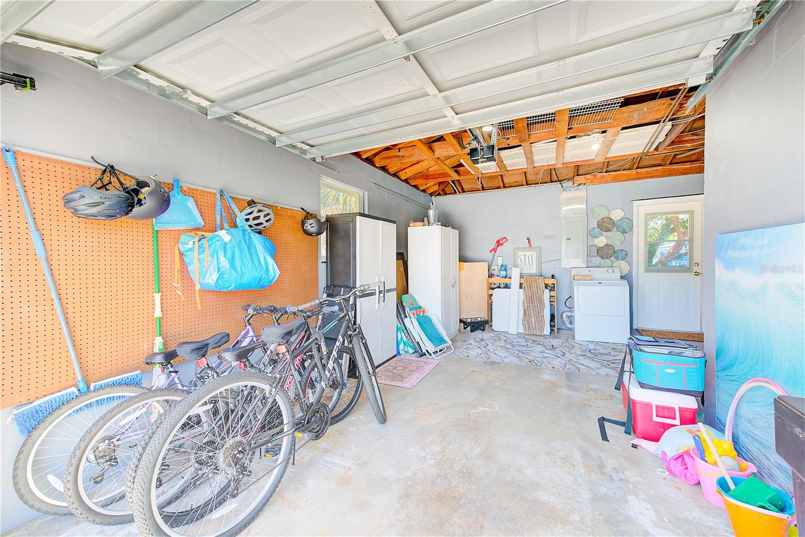 PALM GARDEN MANOR - Residential Lease