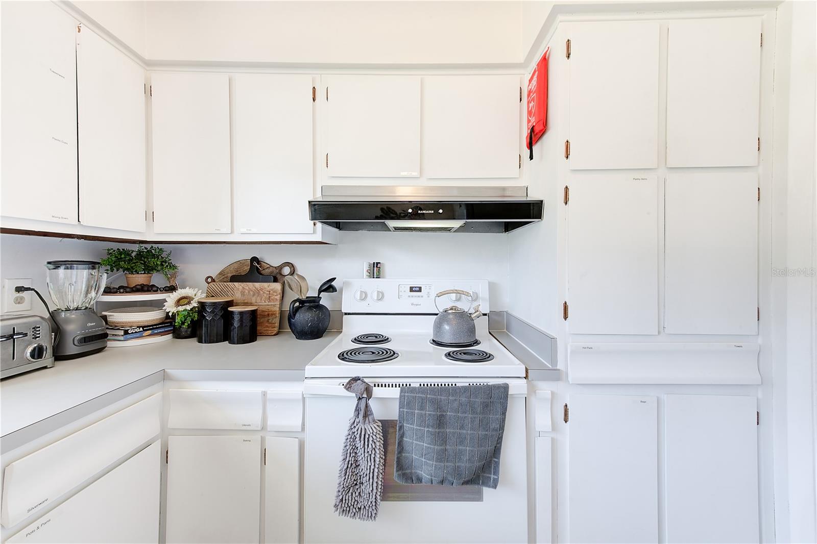 PALM GARDEN MANOR - Residential Lease