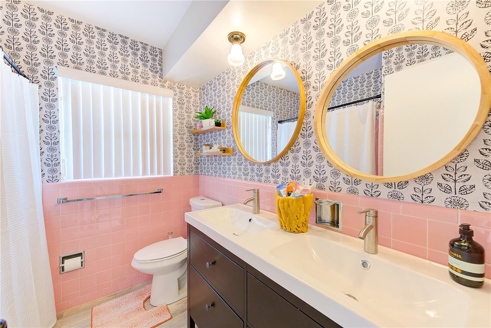 PALM GARDEN MANOR - Residential Lease