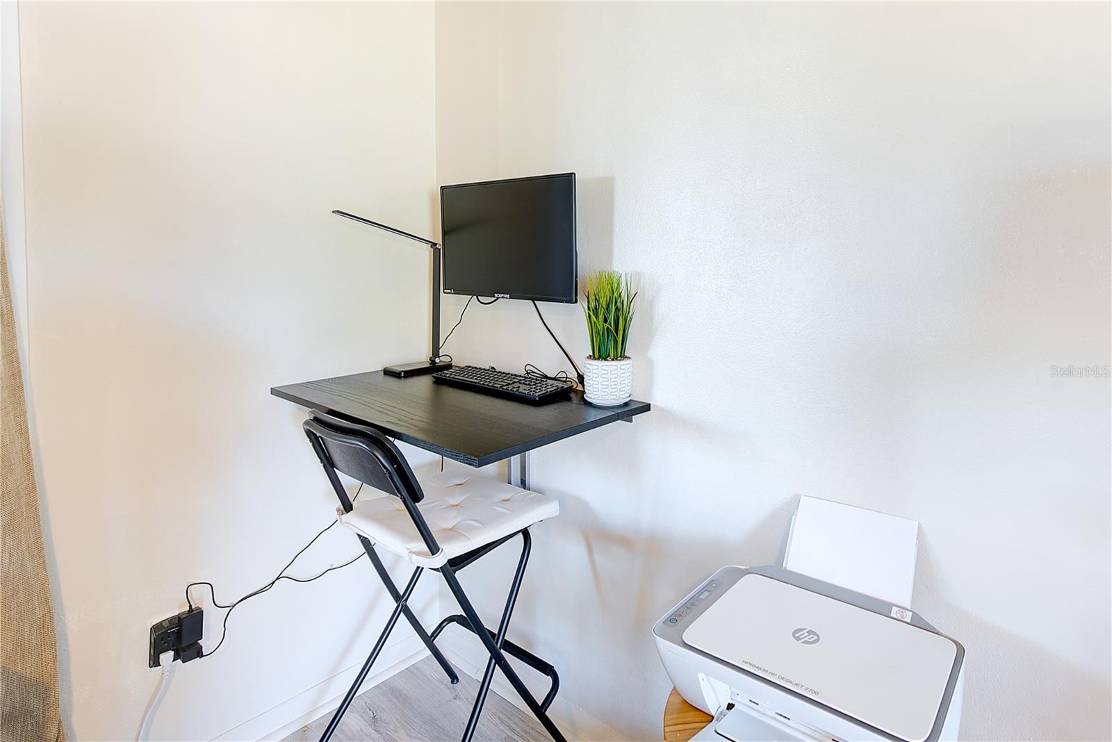 PALM GARDEN MANOR - Residential Lease