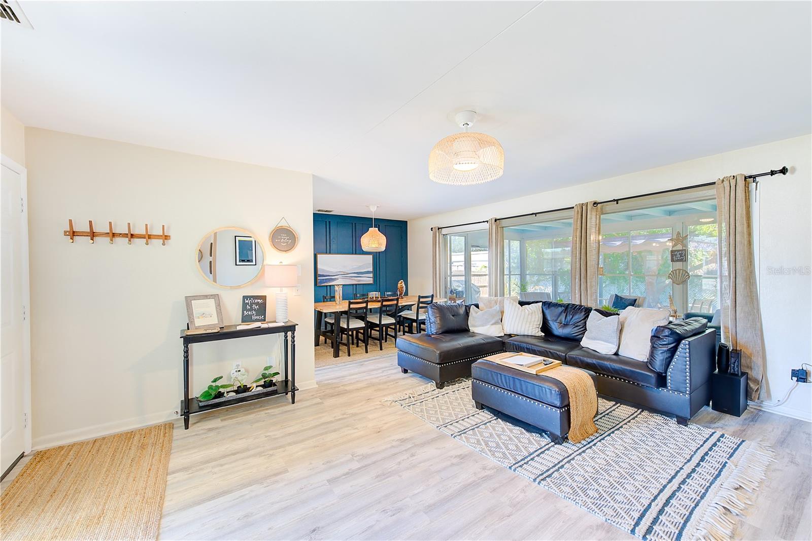 PALM GARDEN MANOR - Residential Lease
