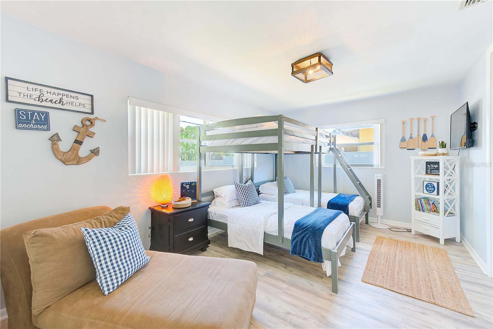 PALM GARDEN MANOR - Residential Lease