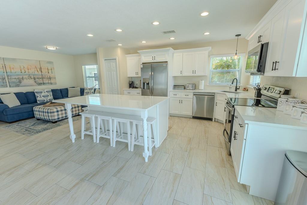 FLOR A MAR - Residential Lease