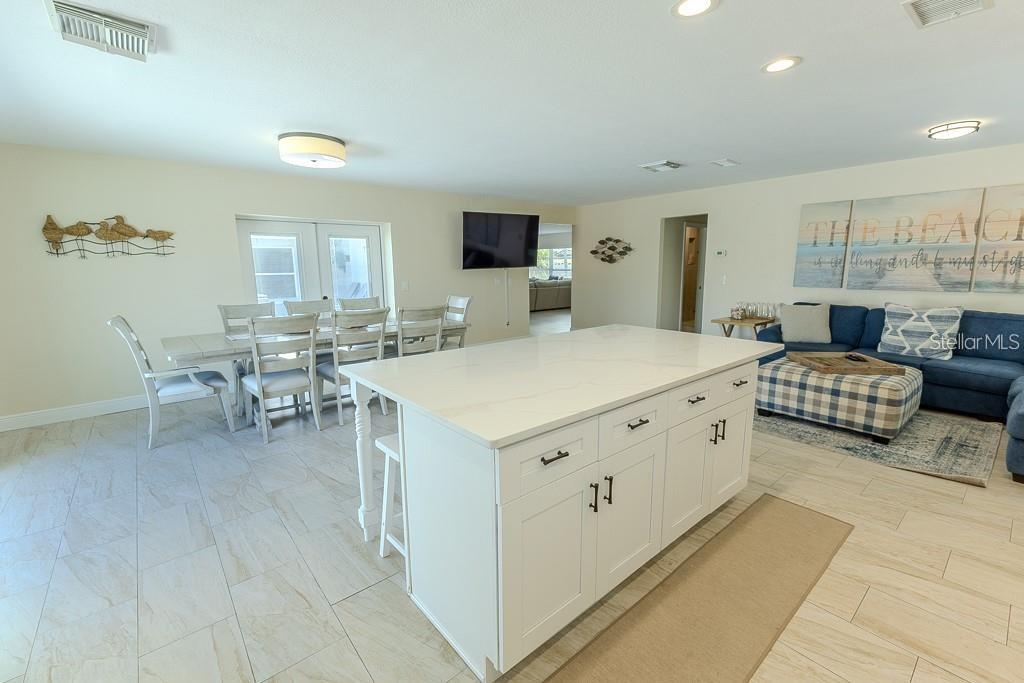 FLOR A MAR - Residential Lease