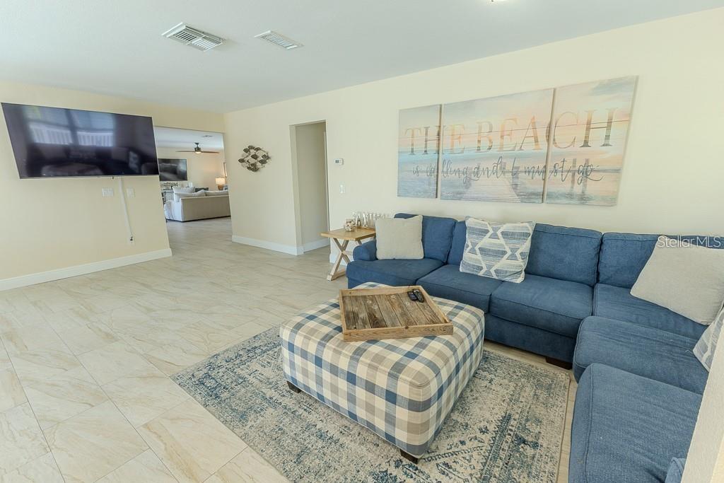 FLOR A MAR - Residential Lease