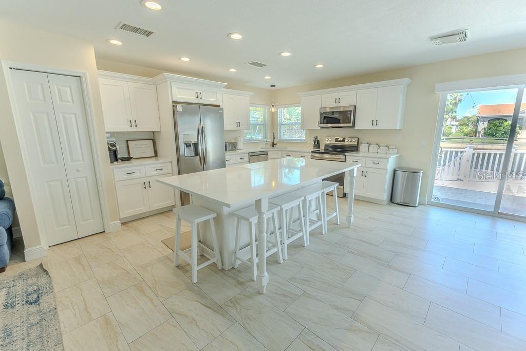 FLOR A MAR - Residential Lease