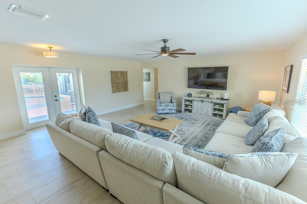 FLOR A MAR - Residential Lease