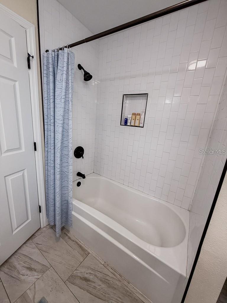 FLOR A MAR - Residential Lease