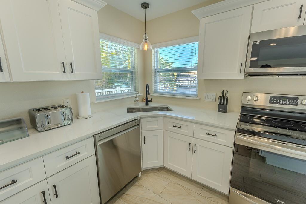 FLOR A MAR - Residential Lease