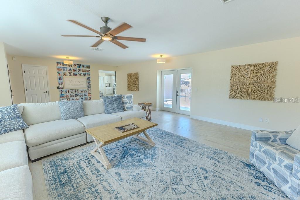 FLOR A MAR - Residential Lease