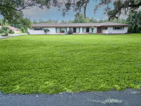 A home in LAKELAND