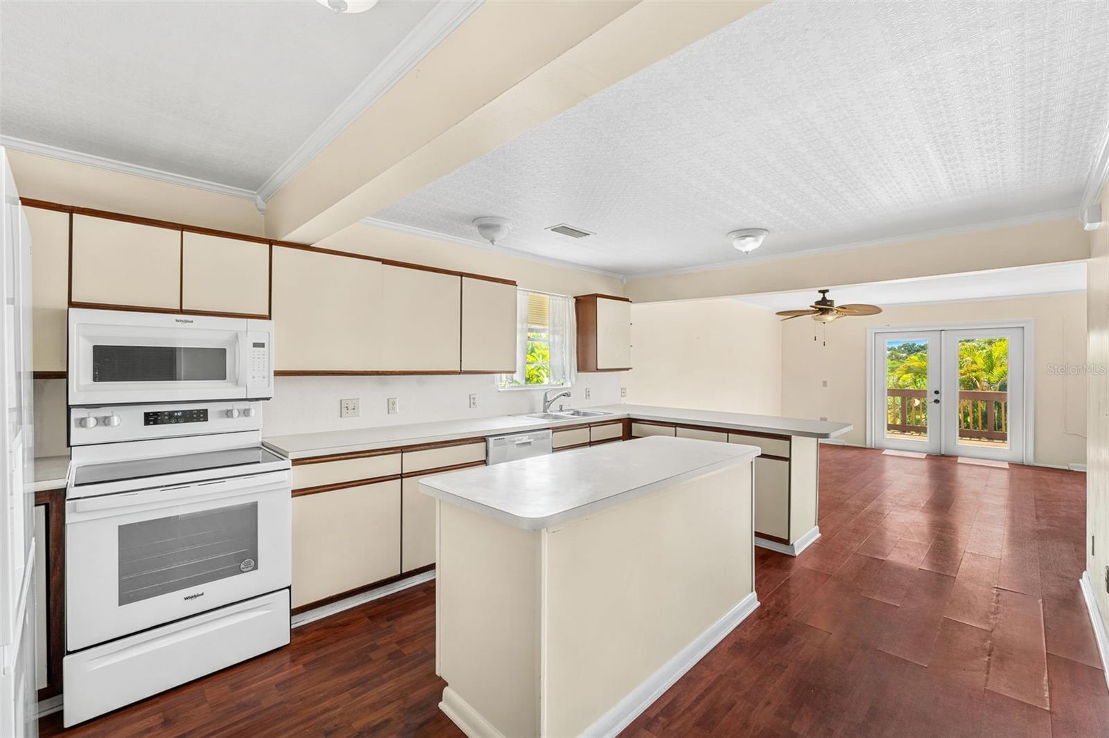 1359 RICHMOND DRIVE