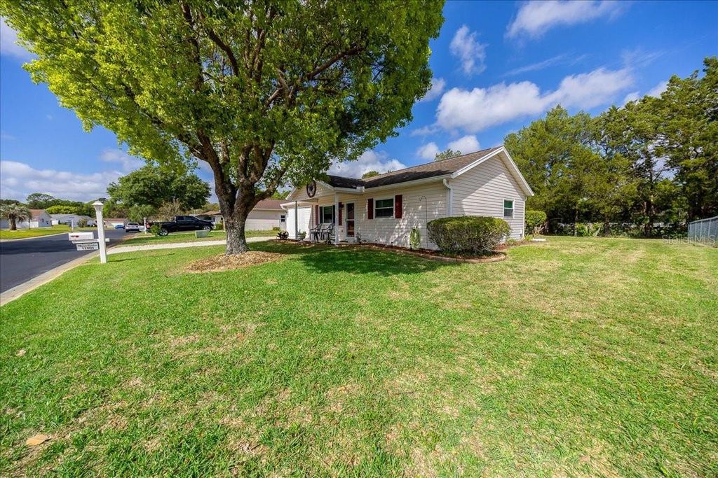 Photo of 11904 SW 137th Loop, Dunnellon, FL 34432 (MLS # OM722167)