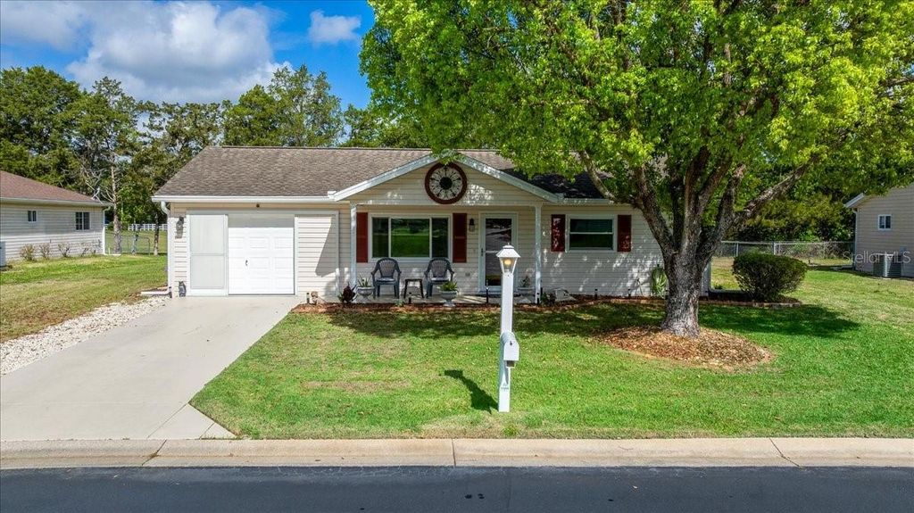 Photo of 11904 SW 137th Loop, Dunnellon, FL 34432 (MLS # OM722167)