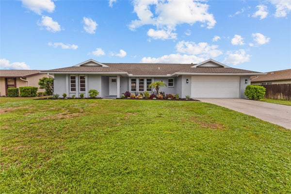 4308 PASADENA CIR, SARASOTA, FL 34233 - Image 178d9ec18c0e24c141ccc90268dfc84d/4132985505