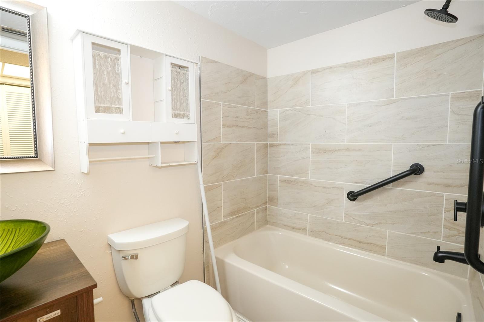 BAYSHORE ON THE LAKE CONDO APTS - Residential